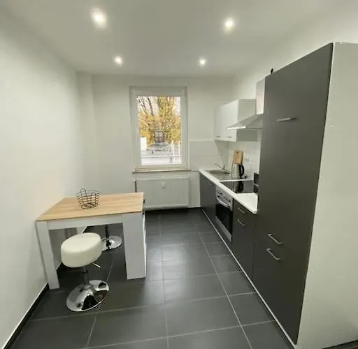 Grosse Mit Balkon-zentrum *